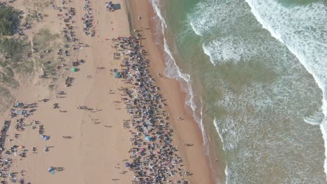 Open-Of-Surf-Acoge-Un-Evento-Para-La-Asociación-De-Surf-Profesional,-El-Campeonato-Mundial-De-Surf-En-Playa,-Competición-Profesional