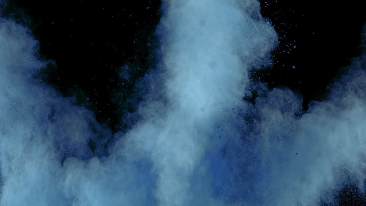 increíbles múltiples explosiones de energía y explosión desde la parte inferior de la pantalla cámara lenta aislada en fondo negro elemento de video 4k