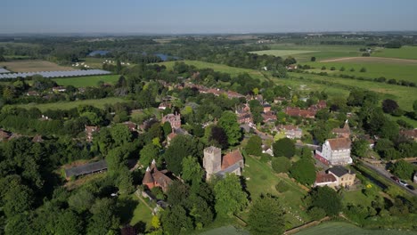 Ein-Aufsteigender-Boom-Schuss-über-Dem-Dorf-Wickhambreaux-Und-Der-St.-Andrew&#39;s-Church