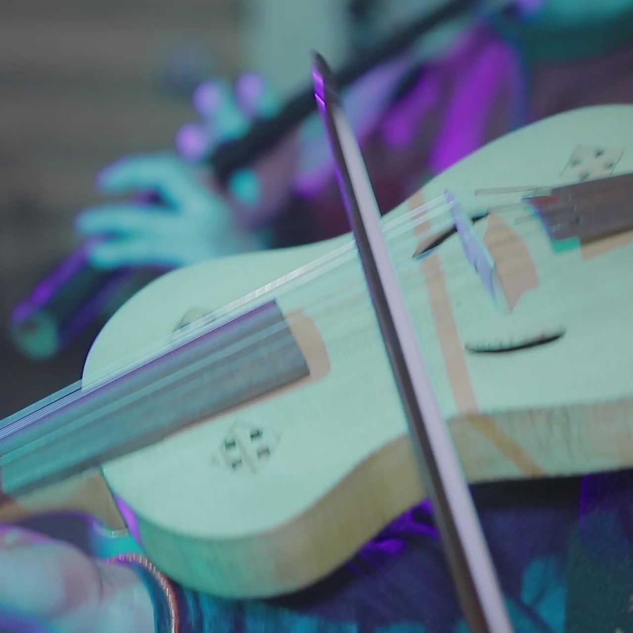 músicos con trajes medievales