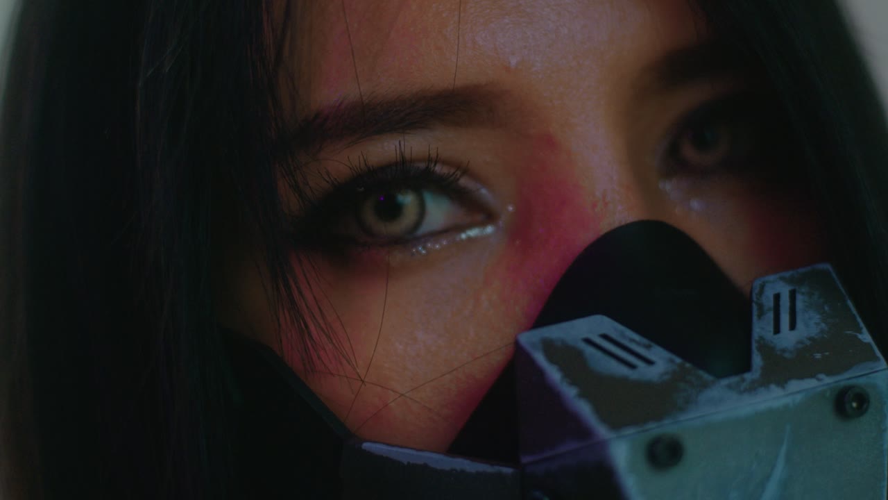 Retrato de una mujer cyberpunk