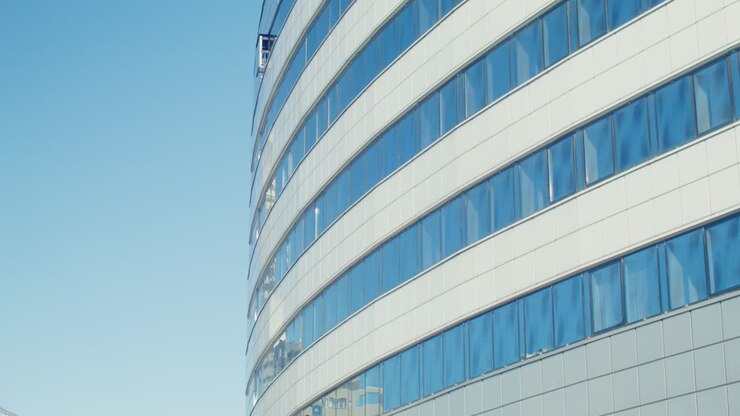 Esterno di un edificio moderno curvo