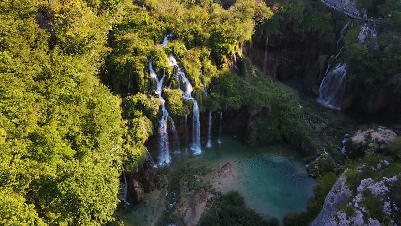 drone aéreo del parque nacional de plitvice croacia 6.mp4