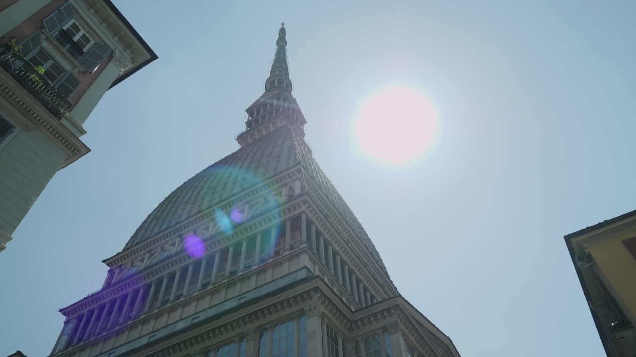 공개 토리노 두더지. 시네마틱, 설정 샷