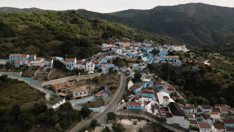 Blaue-Farbe-Gemeinde-Juzcar,-In-Spanien-Auch-Schlumpfdorf-Genannt,-Luftaufnahme