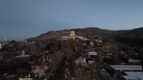 Salt-Lake-City,-Edificio-Del-Capitolio-De-Utah---Antena-Descendente-En-El-Crepúsculo