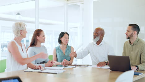 apretón de manos, reunión y asociación con una empresa