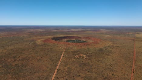 Drohnenaufnahmen-Des-Kraters-Wolfe-Creek,-Tanami-Wüste,-Westaustralien