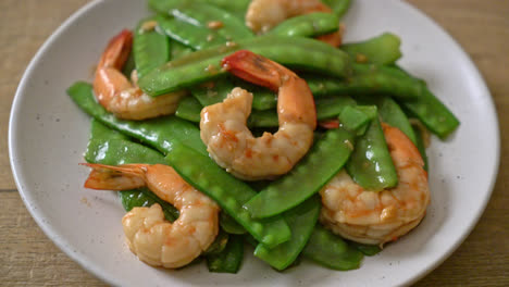 stir-fried green peas with shrimp - homemade food style