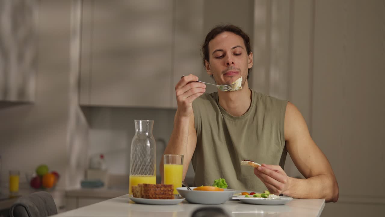 Man eating healthy breakfast in kitchen