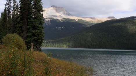 Beautiful-river-near-snow-mountains-at-Banff-National-Park-in-Banff,-Alberta,-Canada