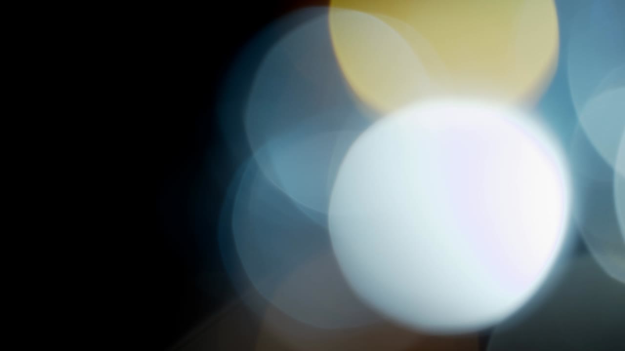 imágenes de fugas de luz multicolor sobre fondo negro, transiciones de superposiciones de fugas de destellos de lente