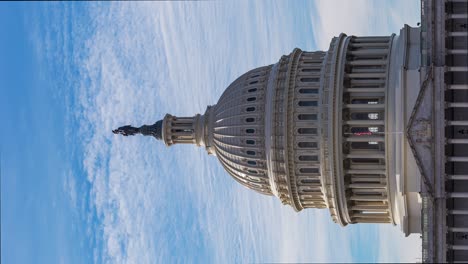 Cúpula-Del-Capitolio-De-Estados-Unidos-Contra-El-Cielo-Azul-Y-Las-Nubes-En-Washington,-D