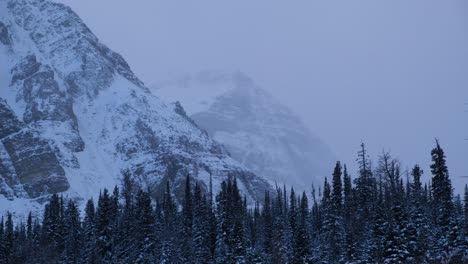 Dramatic-evening-light-on-the-mountains-during-winter