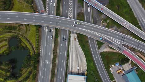 a bird's-eye view of traffic on a road