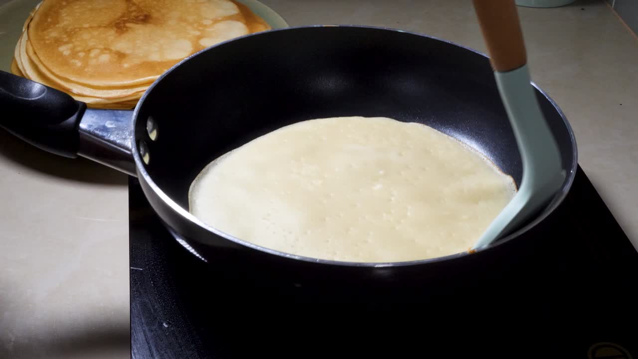 아침 식사 에 달 한 집 에서 만든 팬케이크