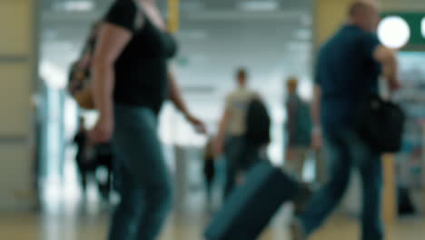 tráfico de pasajeros en la sala del aeropuerto