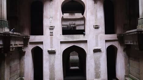 Adalaj-O-Rudabai-Stepwell-Se-Encuentra-En-Adalaj,-Cerca-De-Gandhinagar,-Gujarat