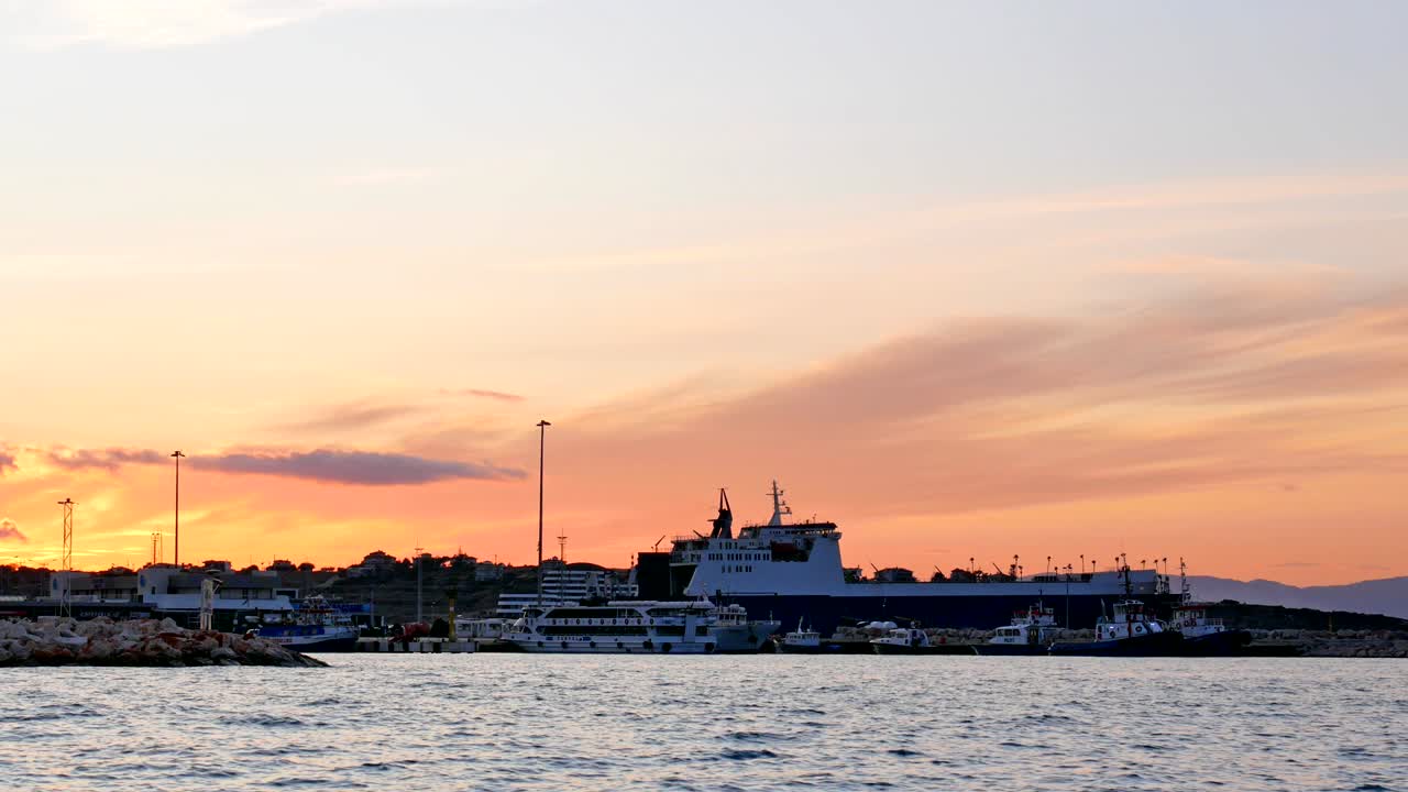 hermoso paisaje de la ciudad de cesme en la provincia de izmir en turquía.