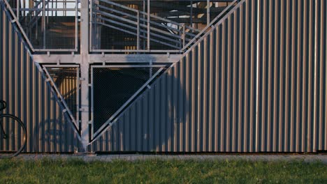 urban cyclist by building