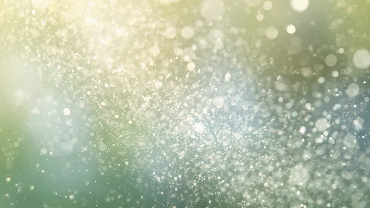 Beginnende Sequenz, Partikelfeld verschiebt und treibt in grüner, goldener Unschärfe mit Bokeh-Scheiben.