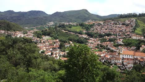 vista aérea de ouro preto, patrimonio de la humanidad por la unesco en el estado de minas gerais, brasil