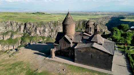 vídeo de drones de alta definición de 4k de la hermosa iglesia de saghmosavank, armenia