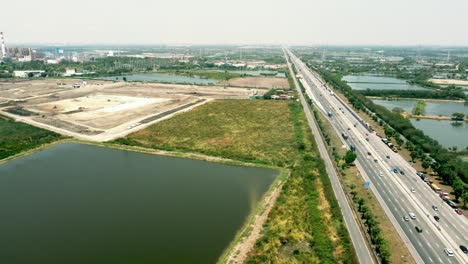 Ciudad-Urbana-Conectada-Por-Carretera-Y-Tráfico