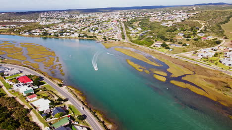 Embarcaciones-De-Ocio-En-El-Estuario-De-Goukou-En-La-Ciudad-Costera-De-Vacaciones-De-Still-Bay