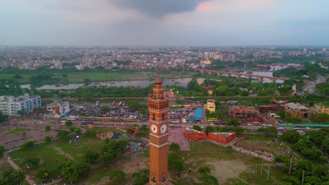 Husainabad-Uhrturm-Und-Bada-Imambara-Indien-Architekturansicht-Von-Der-Drohne