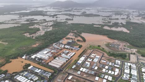 inundaciones extremas en el parque trinity en cairns después del ciclón jasper causó inundaciones en el río barron, cairns