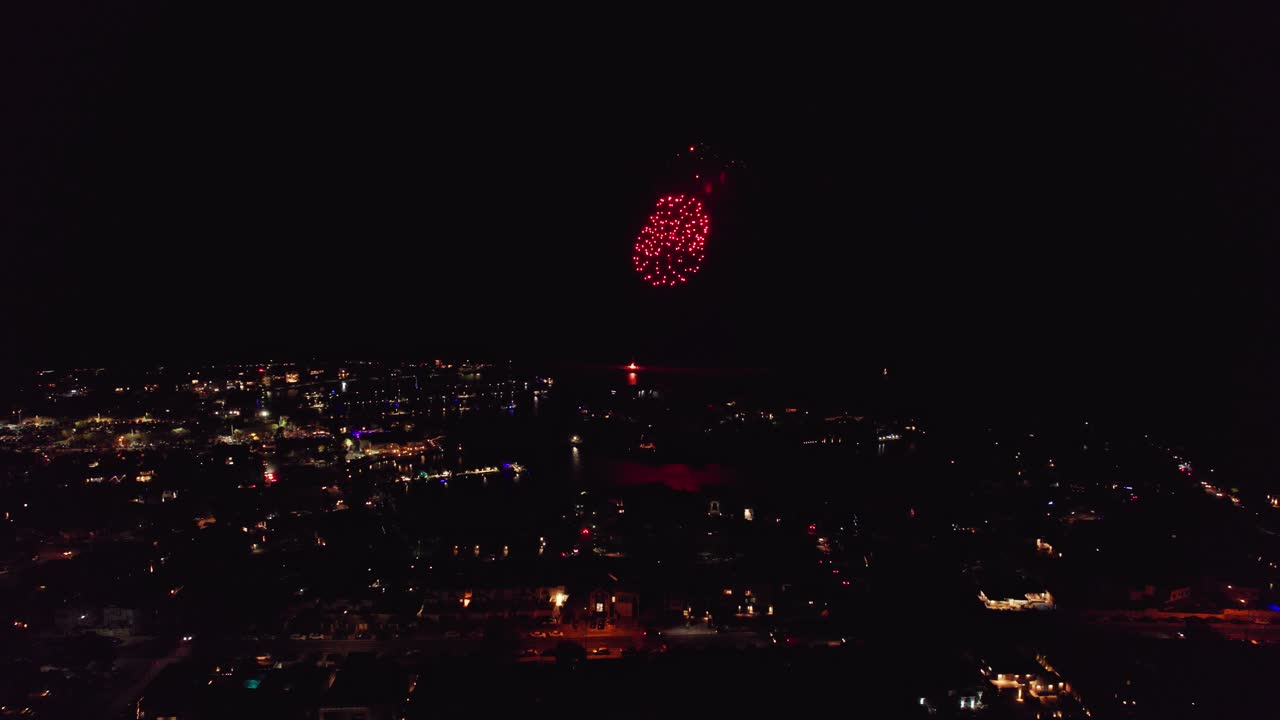 antena de fuegos artificiales mindarie sobre el puerto deportivo