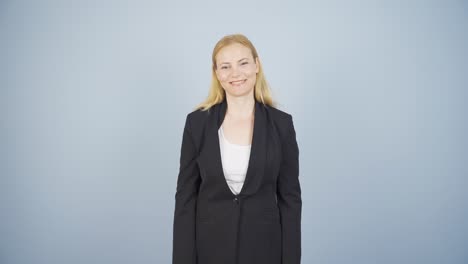 Business-woman-showing-her-mind-looking-at-camera.