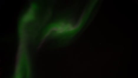 Increíble-Actividad-De-La-Aurora-Boreal-Filmada-Directamente-Arriba-En-Tromsø,-Noruega