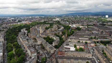 Tomas-Aéreas-Del-Paisaje-Inmobiliario-De-Escocia-De-Los-Suburbios-De-Glasgow,-Reino-Unido