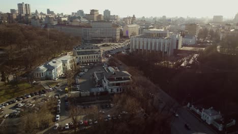 Vista-Panorámica-Superior-Del-Centro-Antiguo-De-Podol-De-La-Ciudad-De-Kiev,-Paisaje-Panorámico-De-La-Isla-Rybalskiy-Del-Río-Dnepr.-Panorama-De-La-Ventisca-De-Kiev-De-La-Capital-Ucraniana