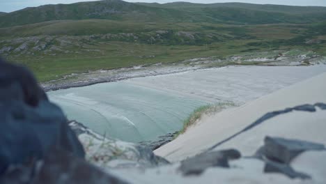 el hermoso paisaje de las montañas en noruega durante el día - plano general