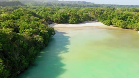 Vista-Aérea-Sobre-La-Playa-De-Diamantes-En-República-Dominicana