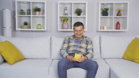 the old man opens the gift box he received from his children and is very happy.