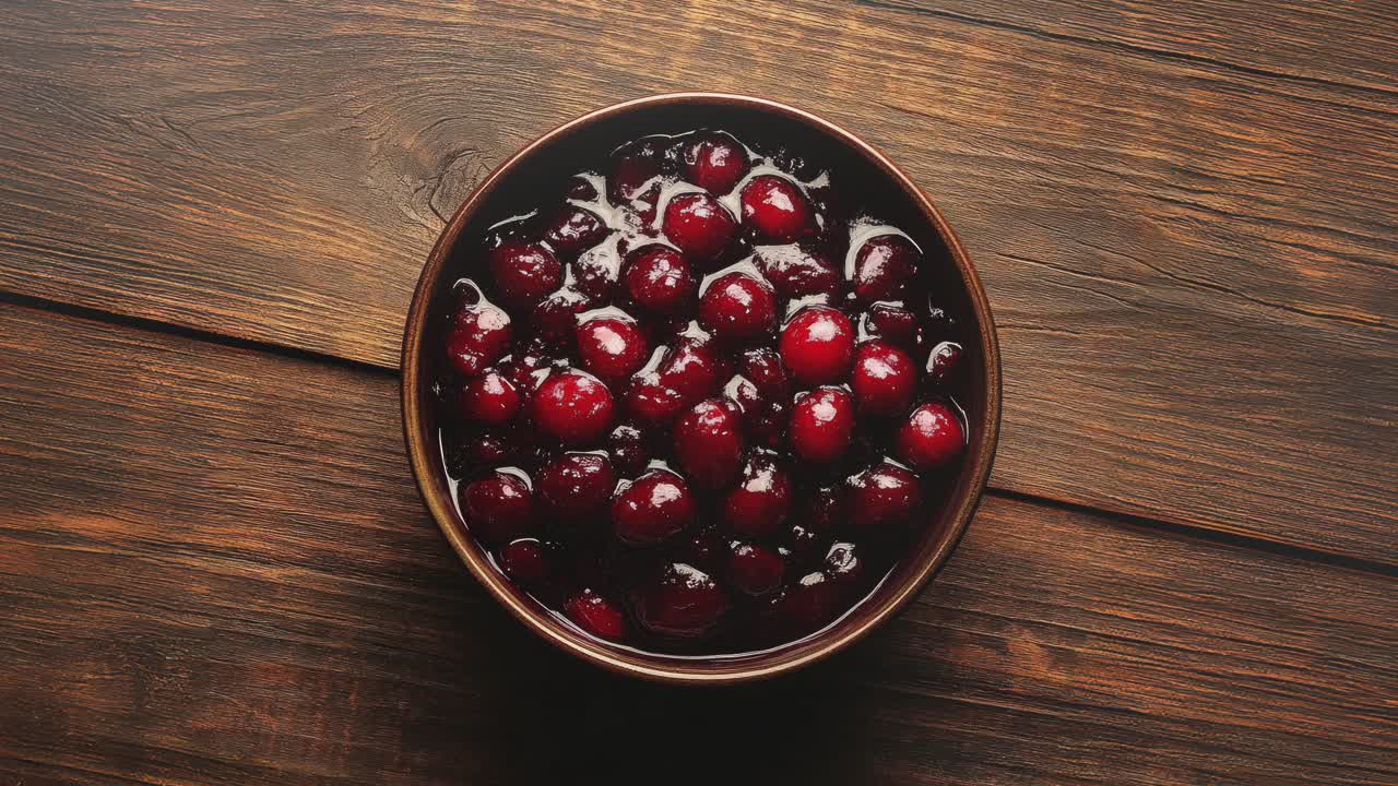 salsa de arándano en un cuenco