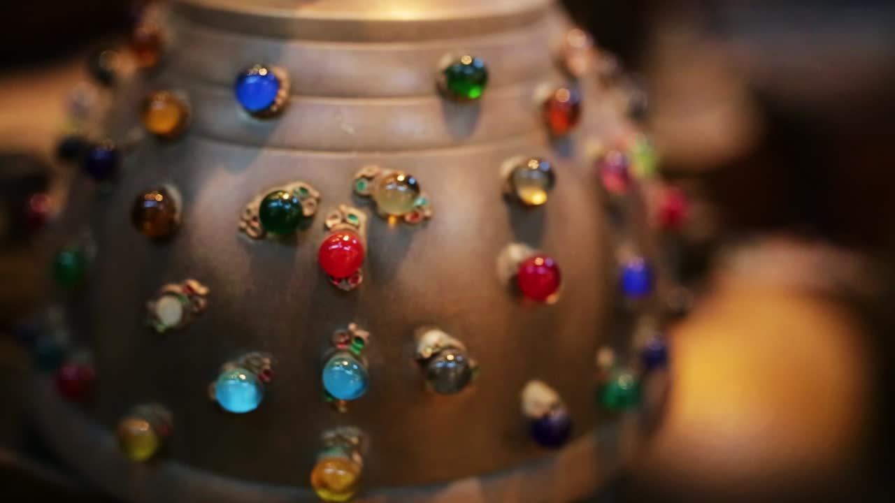 장식 된 금속 비