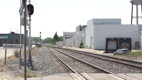 Stockvideomaterial-Zu-Eisenbahnschienen-In-Grandville,-Michigan