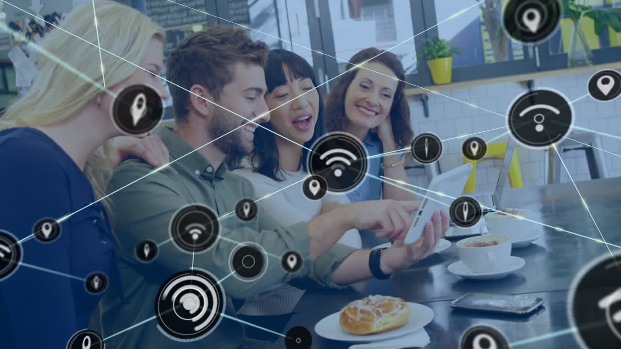 animación de la red de conexiones con iconos sobre diversas personas de negocios que usan tablets