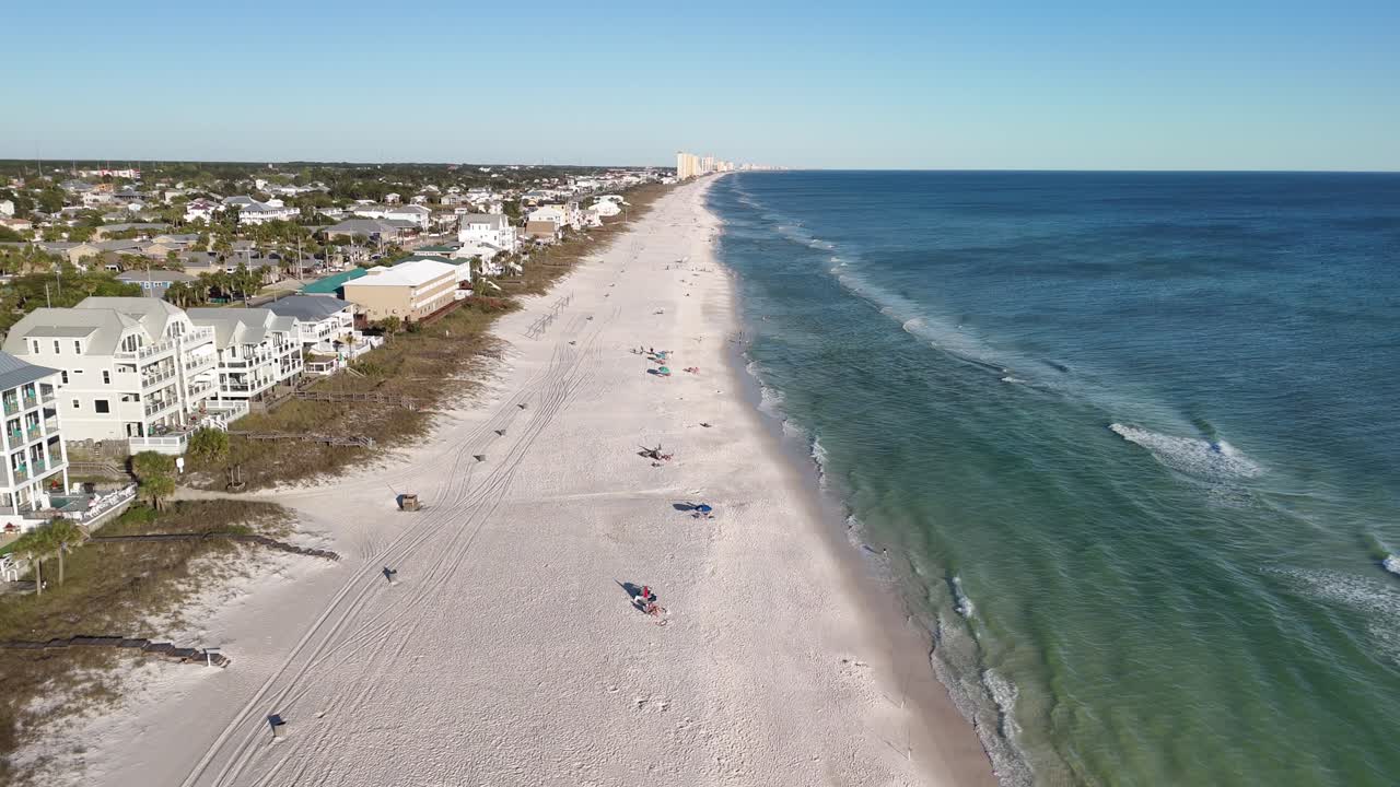 frente al mar y la ciudad turística de panama city playa en verano en el condado de bay, florida, estados unidos