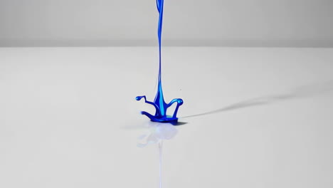 salpicaduras de pintura azul