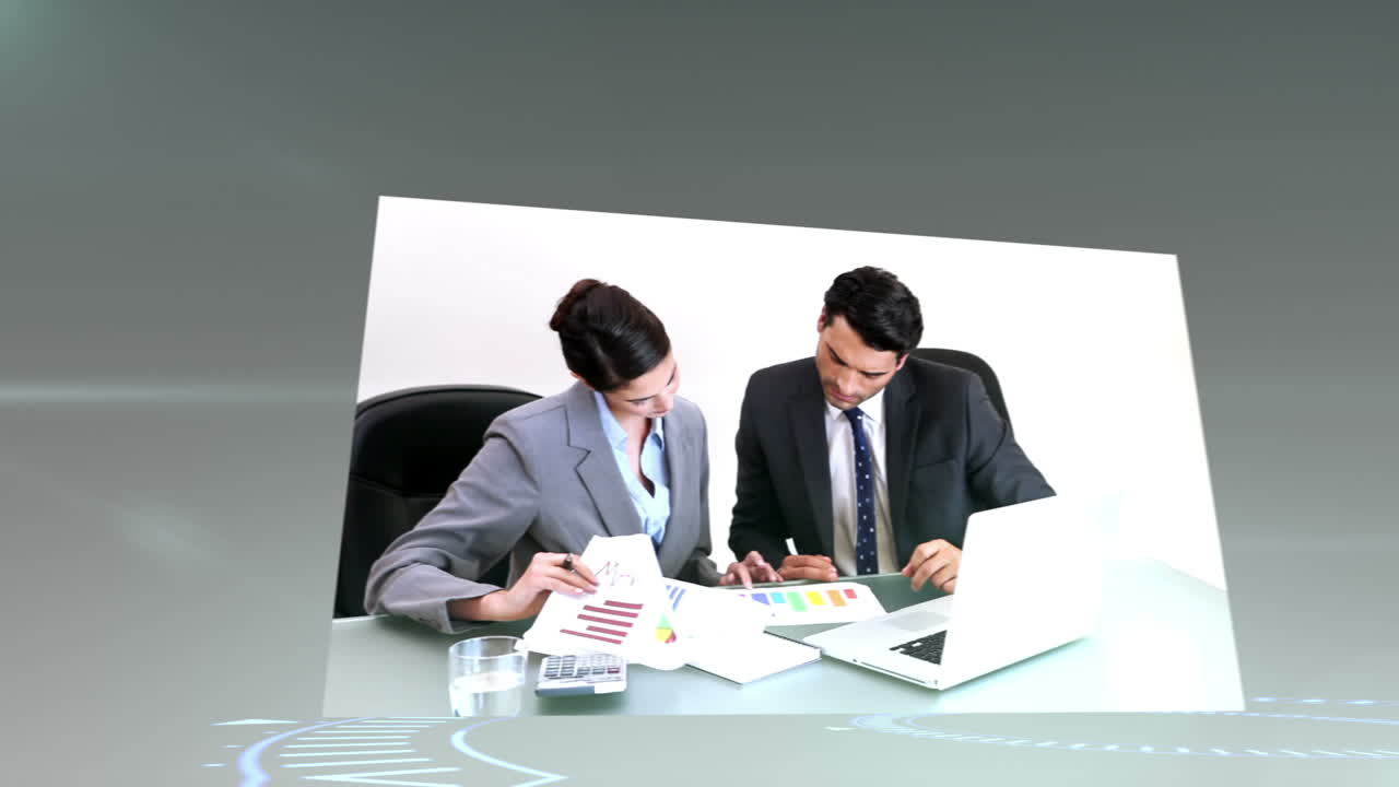 사업가 들 이 일 하고 있는 장면