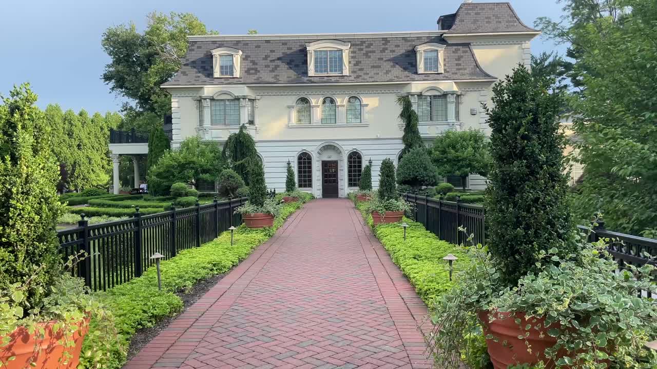 작은 시골 마을의 오래된 시골 저택-3