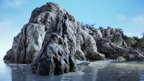 Summer-view-of-sea-caves-and-rock-cliffs