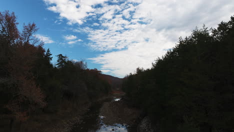 Lee-Creek-And-Surrounding-Forests-In-Autumn-In-Arkansas,-USA