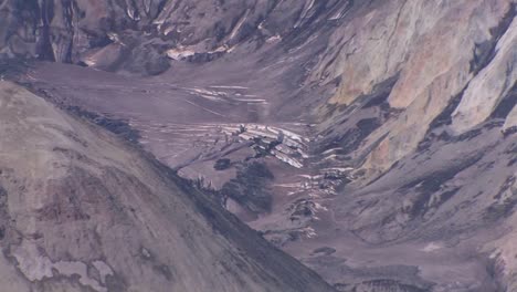 Grietas-Y-Cenizas-En-El-Parque-Nacional-Cubren-La-Superficie-De-La-Caldera-En-Mount-St-Helen&#39;s